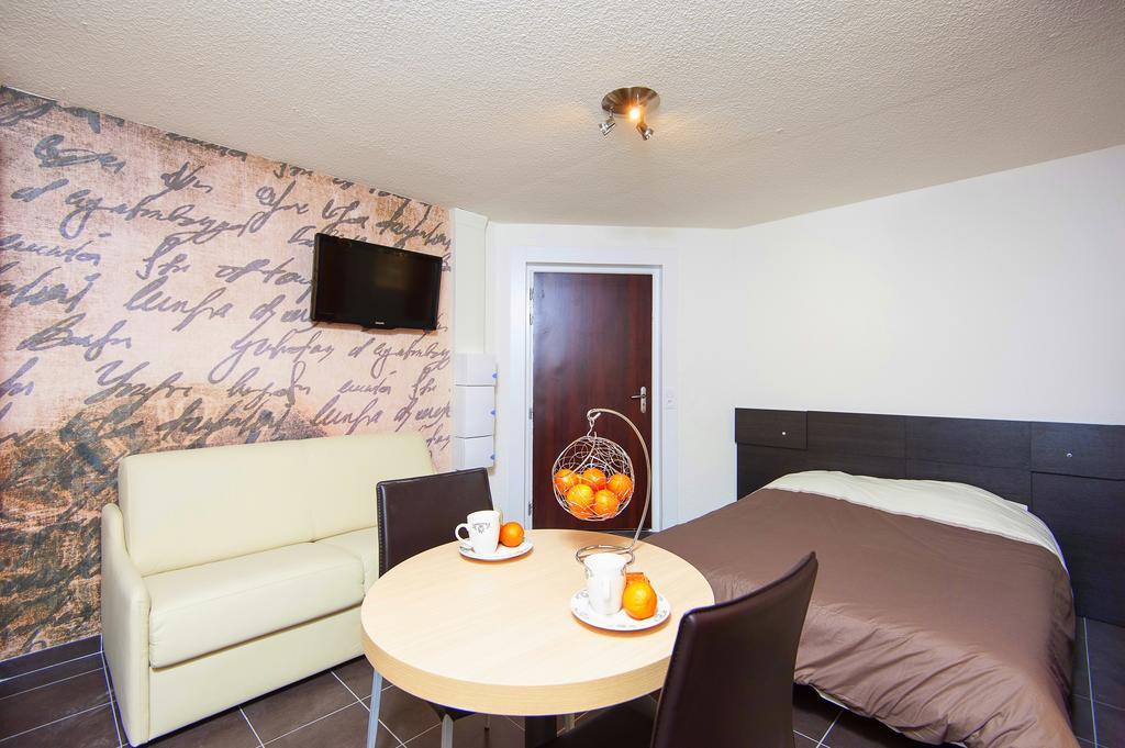Villa Serafina Apartements Niza Habitación foto