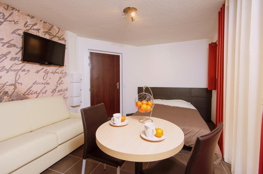 Villa Serafina Apartements Niza Habitación foto